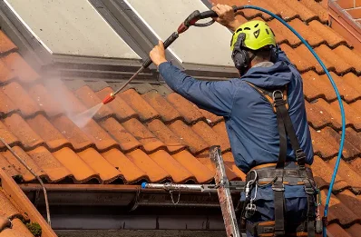 Démoussage et hydrofuge de toiture à Pezens